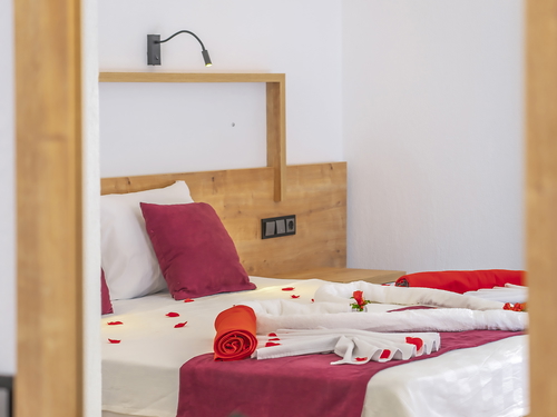  gece  -  Kasım
  | Kalkan İslamlar Muhafazakar Villa (4 Kişilik, Korunaklı Havuzlu, Jakuzili Seçenekli)